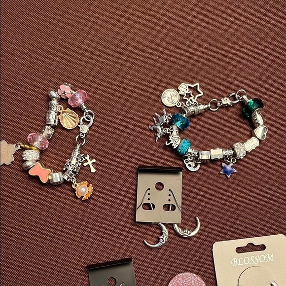 💎🆕 💎 Silver Earrings, Bracelets and Keychain Set - Picture 10 of 12